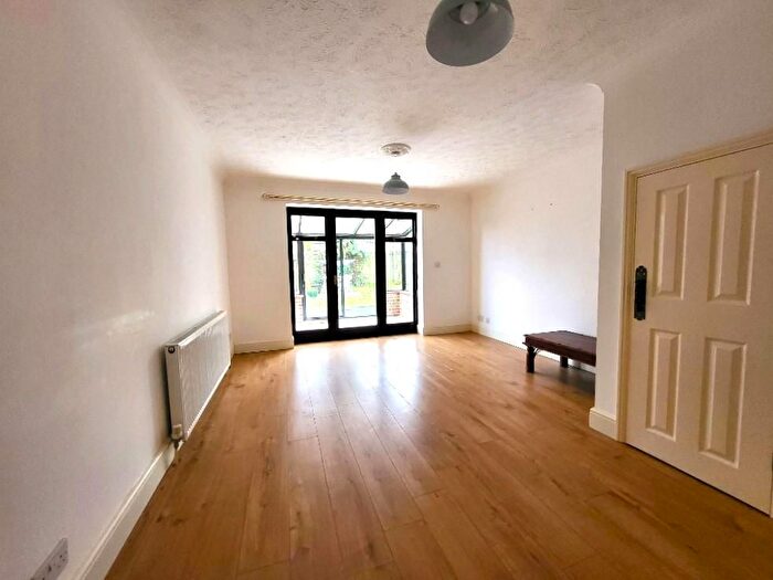 2 Bedroom End Terrace House To Rent In Bloomsbury Way, Kennington, TN24