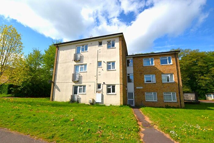 2 Bedroom Flat To Rent In Grove Mead, Hatfield, AL10