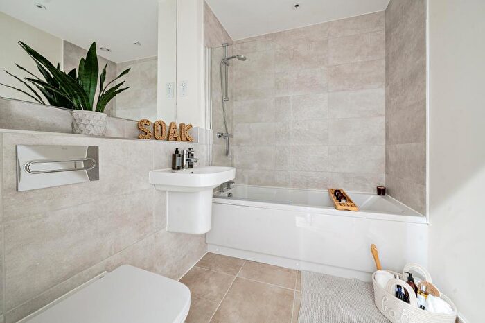 2 Bedroom Apartment To Rent In Broad Lane, Bracknell, RG12