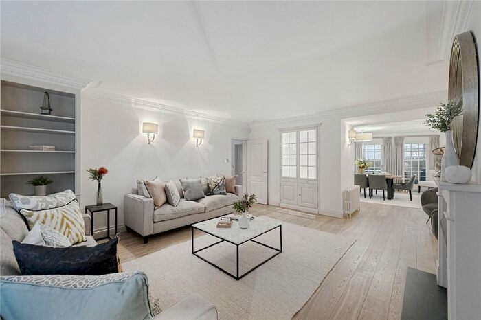 3 Bedroom Mews To Rent In Wilton Row, Belgravia, London, SW1X