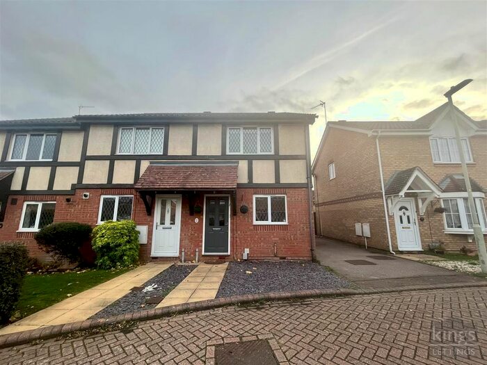 2 Bedroom Property To Rent In Roebuck Close, Hertford, SG13