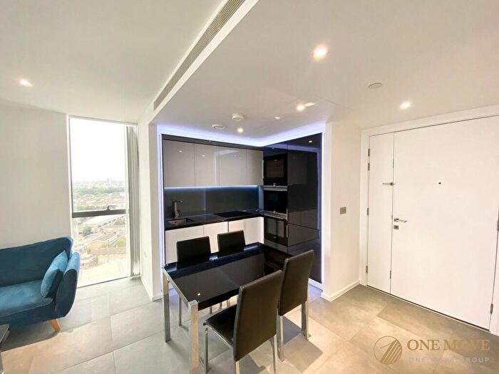 1 Bedroom Flat For Sale In Dollar Bay Place, Dollar Bay Point, E14