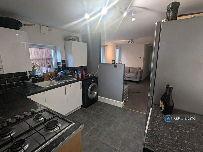 2 Bedroom Flat To Rent In London, Stratford, E15