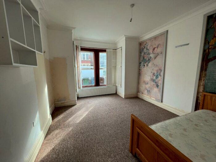 2 Bedroom Flat To Rent In Cunningham Park, Harrow, HA1