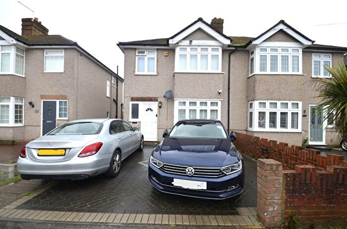 3 Bedroom Barn Conversion To Rent In Avondale Road, Ashford, TW15