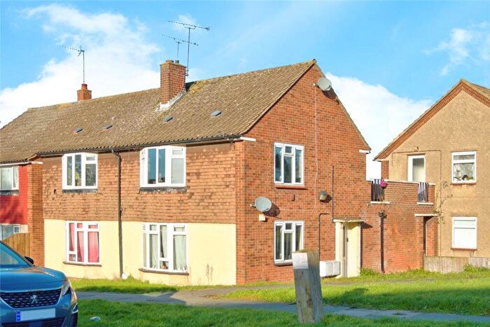2 Bedroom Flat For Sale In Mendip Crescent, Westcliff-on-Sea, Essex, SS0
