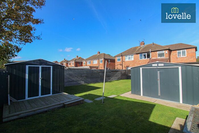 3 Bedroom Semi-Detached House For Sale In Westhill Road, Grimsby, DN34