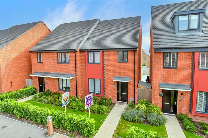 3 Bedroom Semi-Detached House For Sale In Heritage Road, Ashford, Kent, TN25