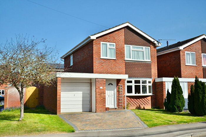 3 Bedroom Detached House For Sale In The Meadows, Bidford-on-Avon, B50