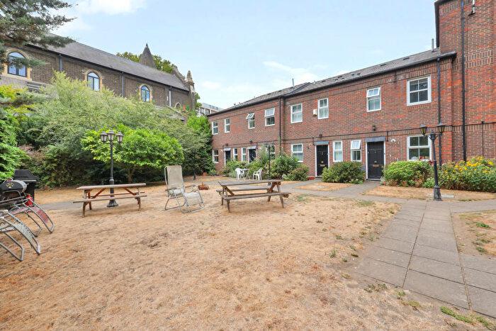 2 Bedroom Terraced House For Sale In Bartholomew Square, London, E1