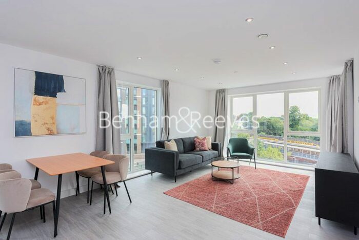 2 Bedroom Flat To Rent In Chaplin Court, Brentford, TW8