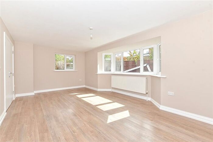 4 Bedroom Detached House For Sale In Gloucester Road, Waterlooville, Hampshire, PO7