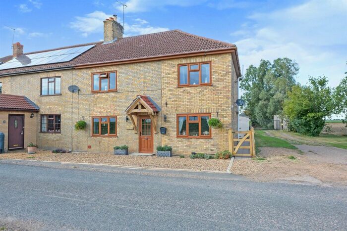 4 Bedroom Semi-Detached House For Sale In Burnt House Sidings, Whittlesey, Peterborough, PE7