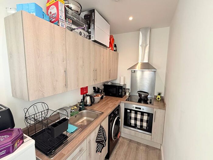 1 Bedroom Flat To Rent In Newton Road, Yeovil, BA20