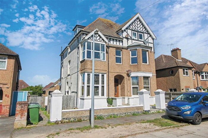 2 Bedroom Flat For Sale In St. Davids Avenue, Bexhill-On-Sea, TN40