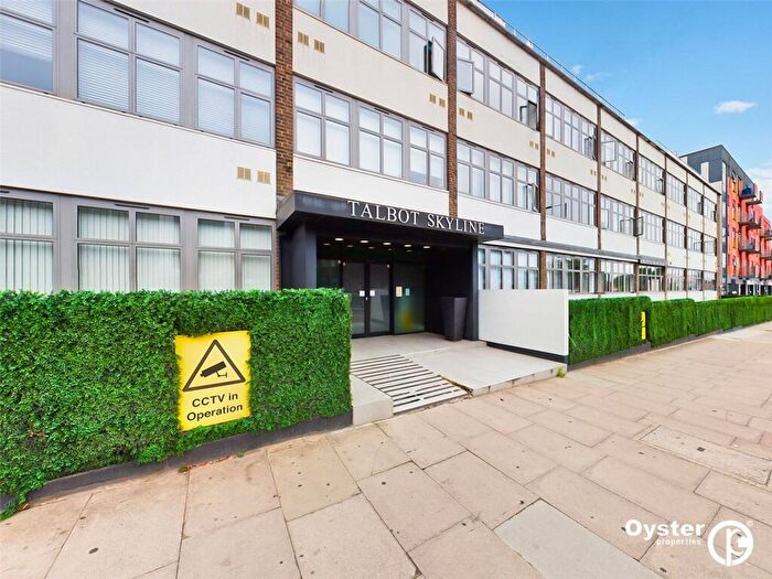 Studio To Rent In Imperial Drive, Harrow, HA2