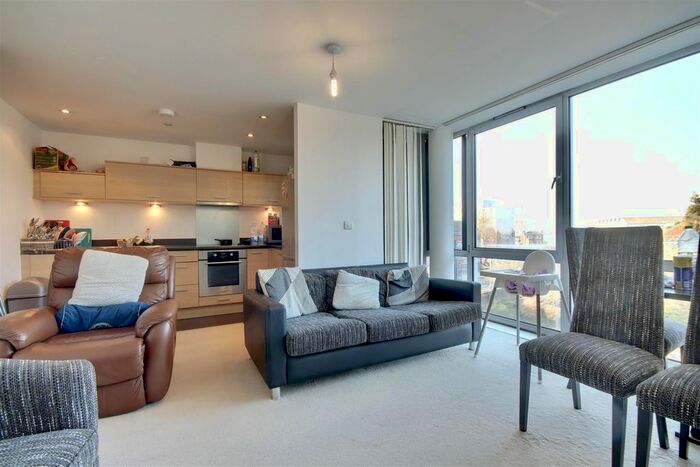 2 Bedroom Flat To Rent In Admiralty Road, Portsmouth, PO1