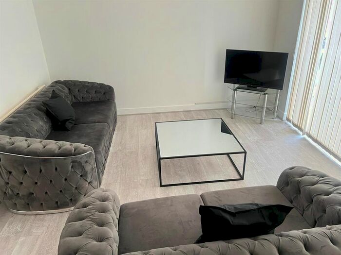 2 Bedroom Flat To Rent In Commercial Street, Birmingham, B1