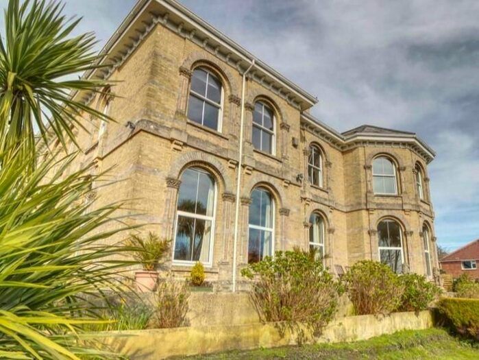 2 Bedroom Flat To Rent In Under Minnow Road, Barnstaple, EX31