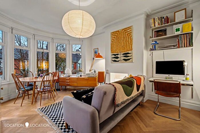 1 Bedroom Flat For Sale In Lyndhurst Drive, London, E10