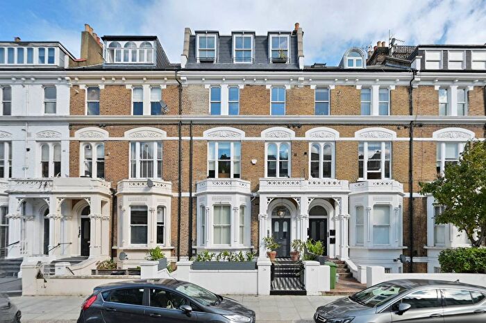 3 Bedroom Flat To Rent In Sinclair Road, Olympia, London, W14