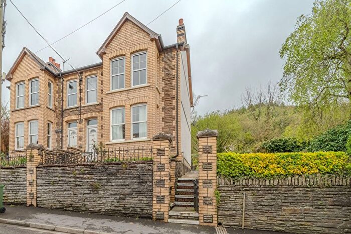 3 Bedroom Semi-Detached House For Sale In Commercial Road, Ynysddu, NP11