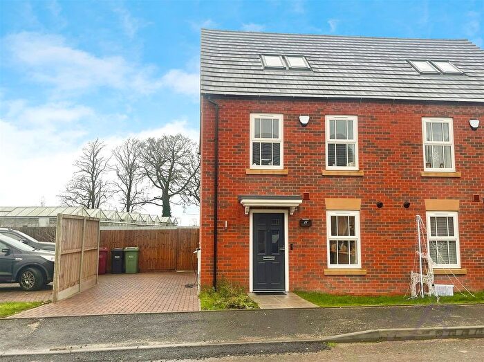 4 Bedroom Semi Detached House For Sale In Boundary Way, Glapwell, Chesterfield, S44