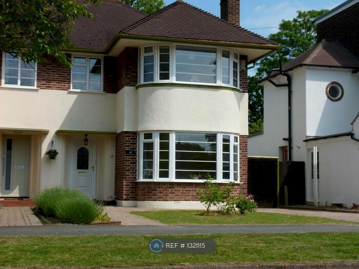 3 Bedroom Semi-Detached House To Rent In Thistledene, Thames Ditton KT7