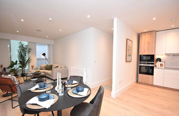 2 Bedroom Flat To Rent In Virginia House, Walton Street, HP21