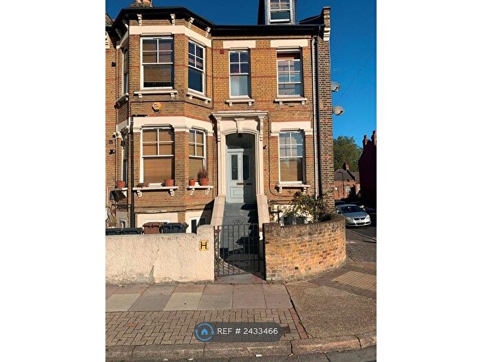 4 Bedroom Flat To Rent In Thistlewaite Road, London, E5
