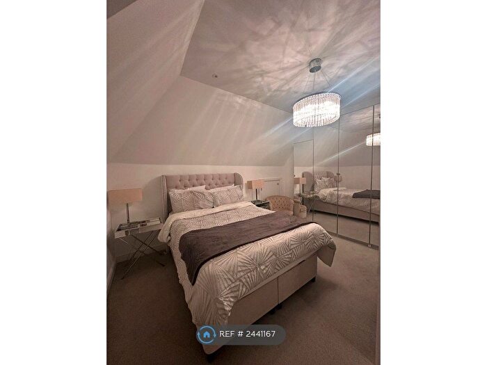 1 Bedroom Flat To Rent In Hatchlands Road, Redhill, RH1