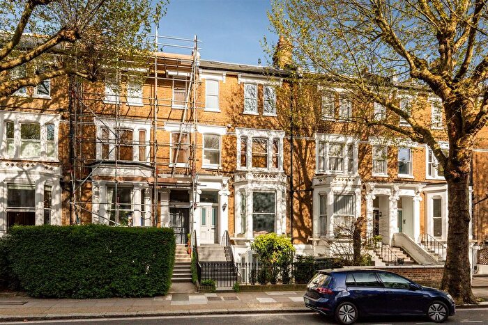 2 Bedroom Flat For Sale In Hammersmith Grove, W6