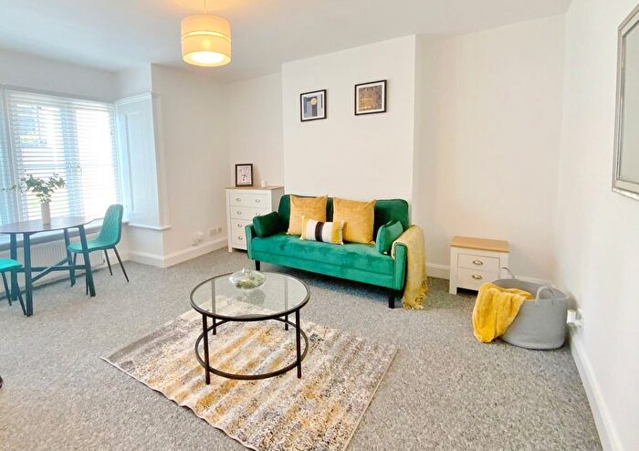 1 Bedroom End Of Terrace House To Rent In St. Stephens Avenue, London, W12