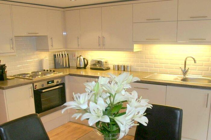 1 Bedroom Apartment To Rent In Thames Street, SL4