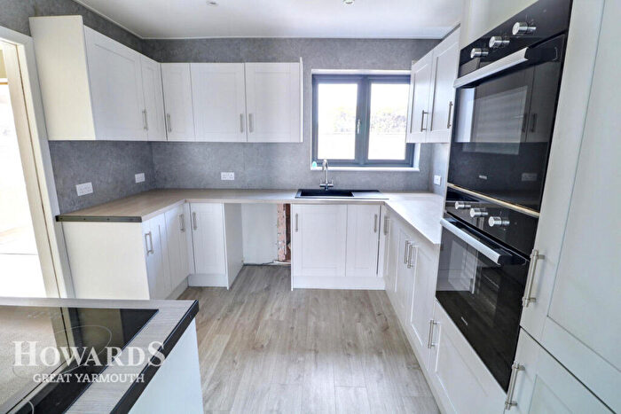 3 Bedroom Detached Bungalow For Sale In Beach Road, Scratby, NR29