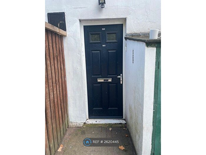 2 Bedroom Flat To Rent In Garratt Lane, London, SW18