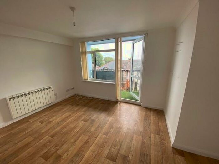 1 Bedroom Flat To Rent In Junction Road, Southampton, Hampshire, SO40