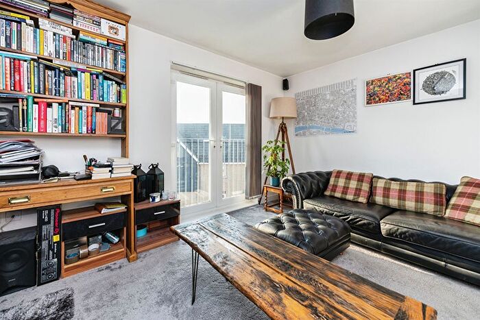 1 Bedroom Flat For Sale In Holt Close, Singleton, Ashford, TN23