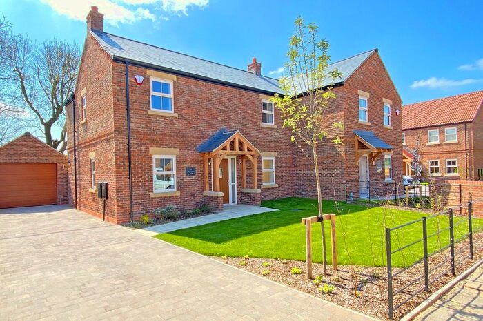 3 Bedroom Semi-Detached House For Sale In Slingsby Close, Ferrensby, Knaresborough, HG5