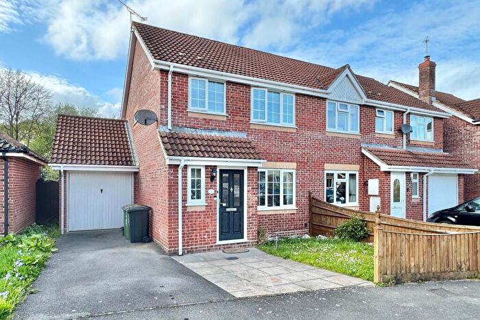 3 Bedroom Semi-Detached House For Sale In Britannia Gardens, Hedge End, SO30