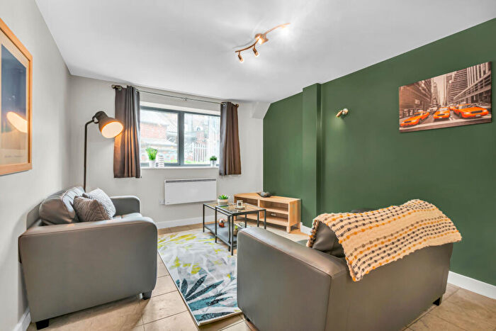 2 Bedroom Flat To Rent In Cross Granby Terrace, Leeds, LS6