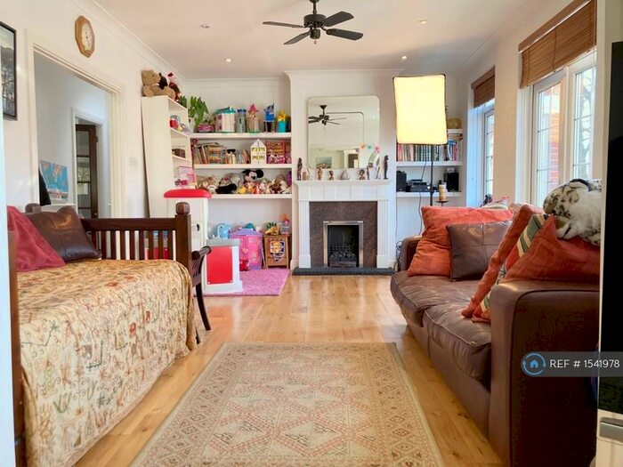 4 Bedroom Flat To Rent In Lonsdale Court, London, E11