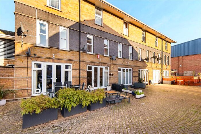 2 Bedroom Flat For Sale In Leabank Square, Hackney, London, E9