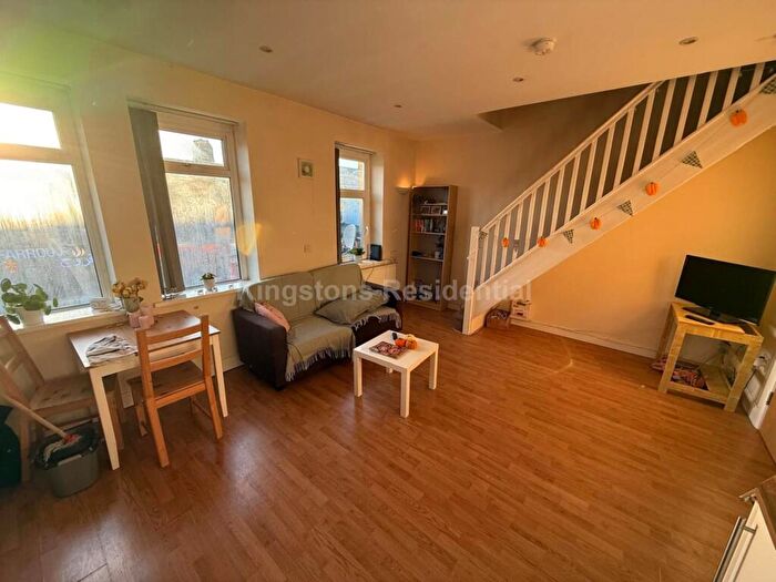 2 Bedroom Flat To Rent In City Road, Roath, Cardiff, CF24