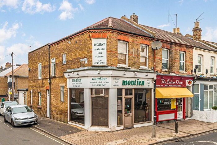 1 Bedroom Flat To Rent In Sandycombe Road, Richmond, TW9