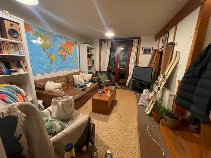 2 Bedroom End Of Terrace House To Rent In Buxton Road, London, N19