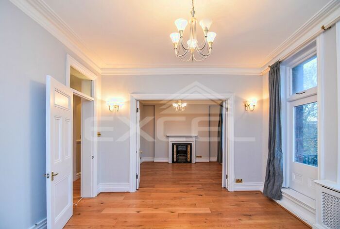 3 Bedroom Flat To Rent In Editha Mansions, Edith Grove, London, SW10