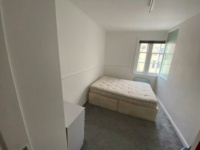 2 Bedroom Flat To Rent In Western Road, Brighton, BN3