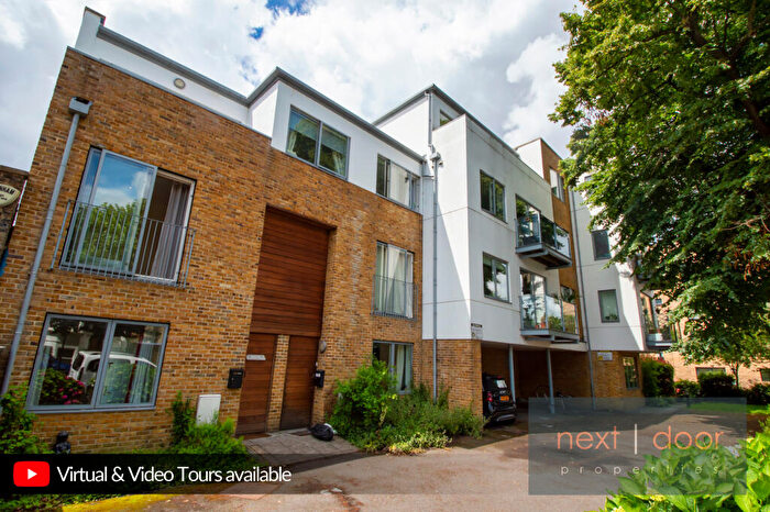 3 Bedroom Maisonette To Rent In Benhill Road, Camberwell, SE5