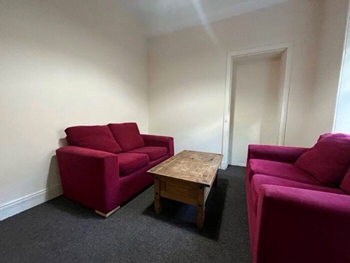 2 Bedroom Flat To Rent In Abbotsford Street, Dundee, DD2